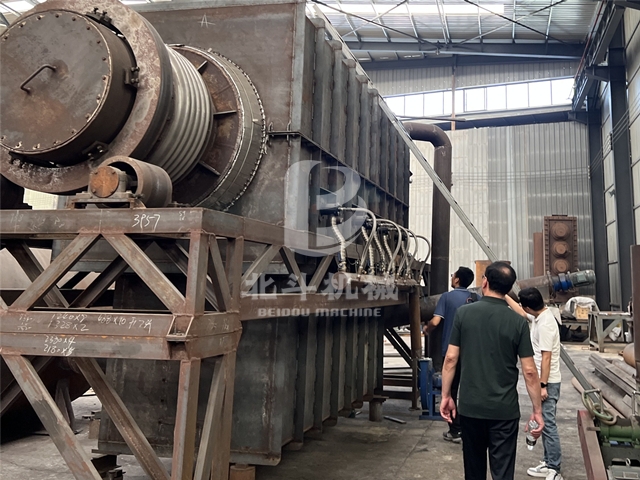 客戶(hù)現(xiàn)場(chǎng)考察稻殼炭化設(shè)備